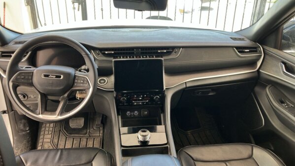 Jeep Grand Cherokee L  limited Lujo   7 Pasaj  V6  Aut 4x2 2024